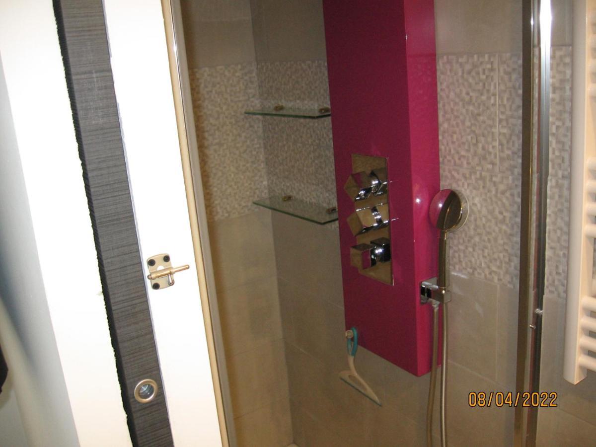 Appartement Avec Chambre En Mezzanine Rognac Exterior foto